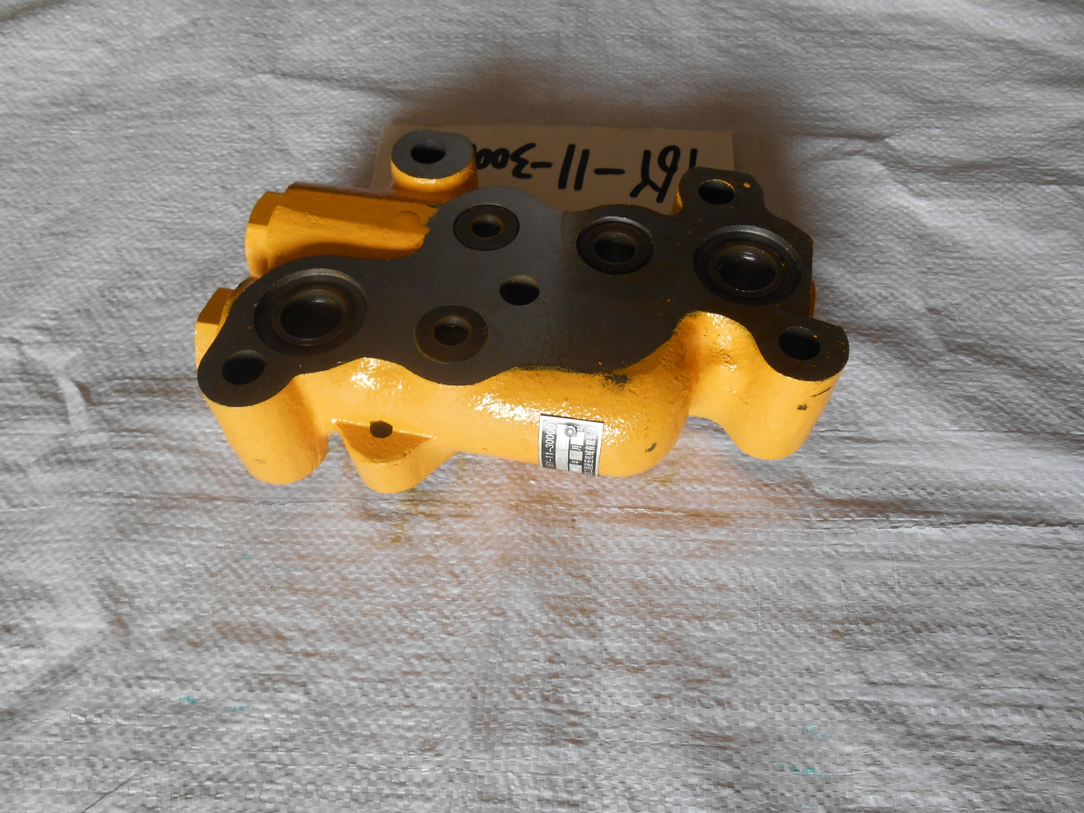 16Y-11-30000 (2) Combination valve bulldozer parts most complete