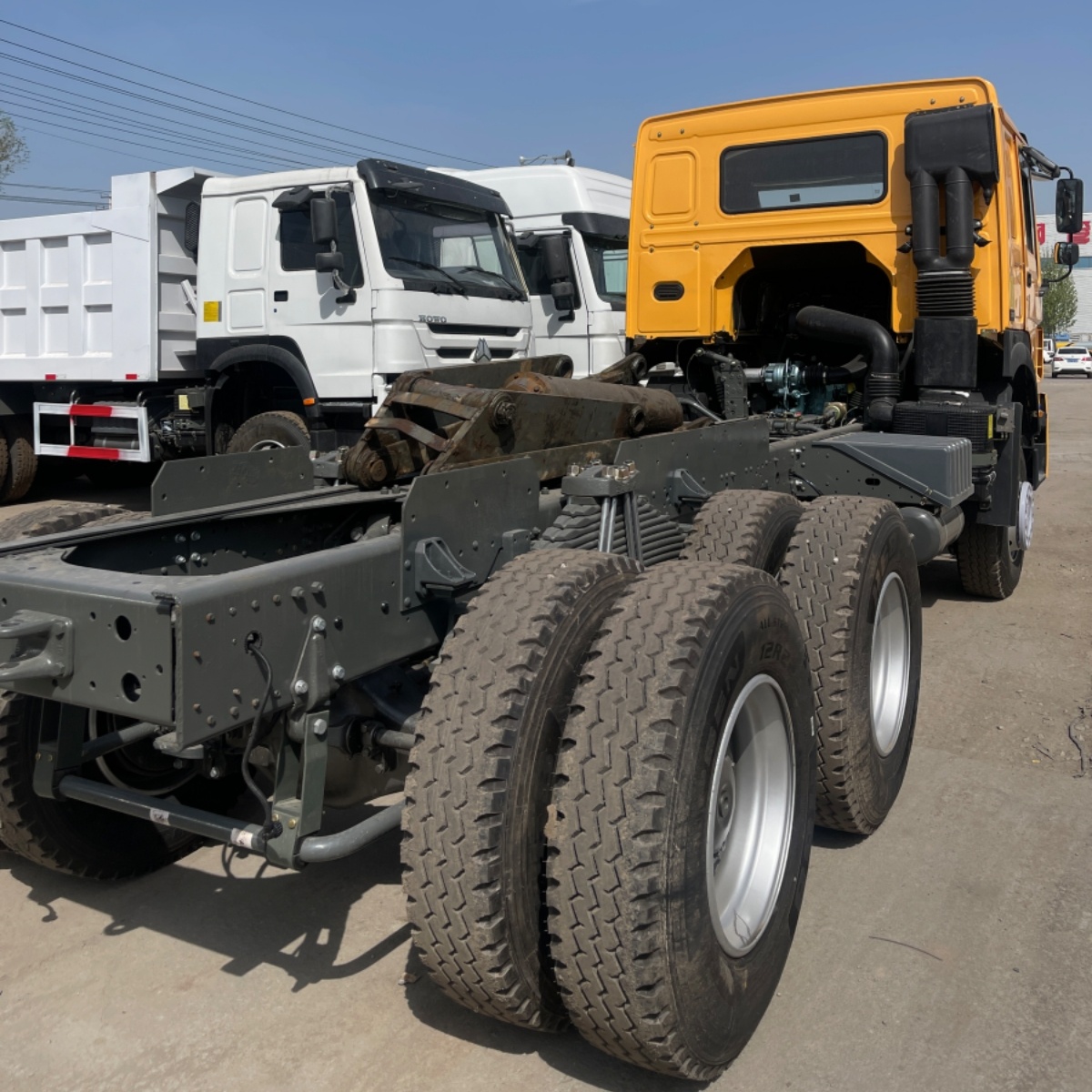 Used Yellow SINO TRUCK 10 Wheeler RHD 30tons 6x4 HOWO Tipper Dump Truck 375 Dump Truck with Gross Vehicle Weight 15-20T