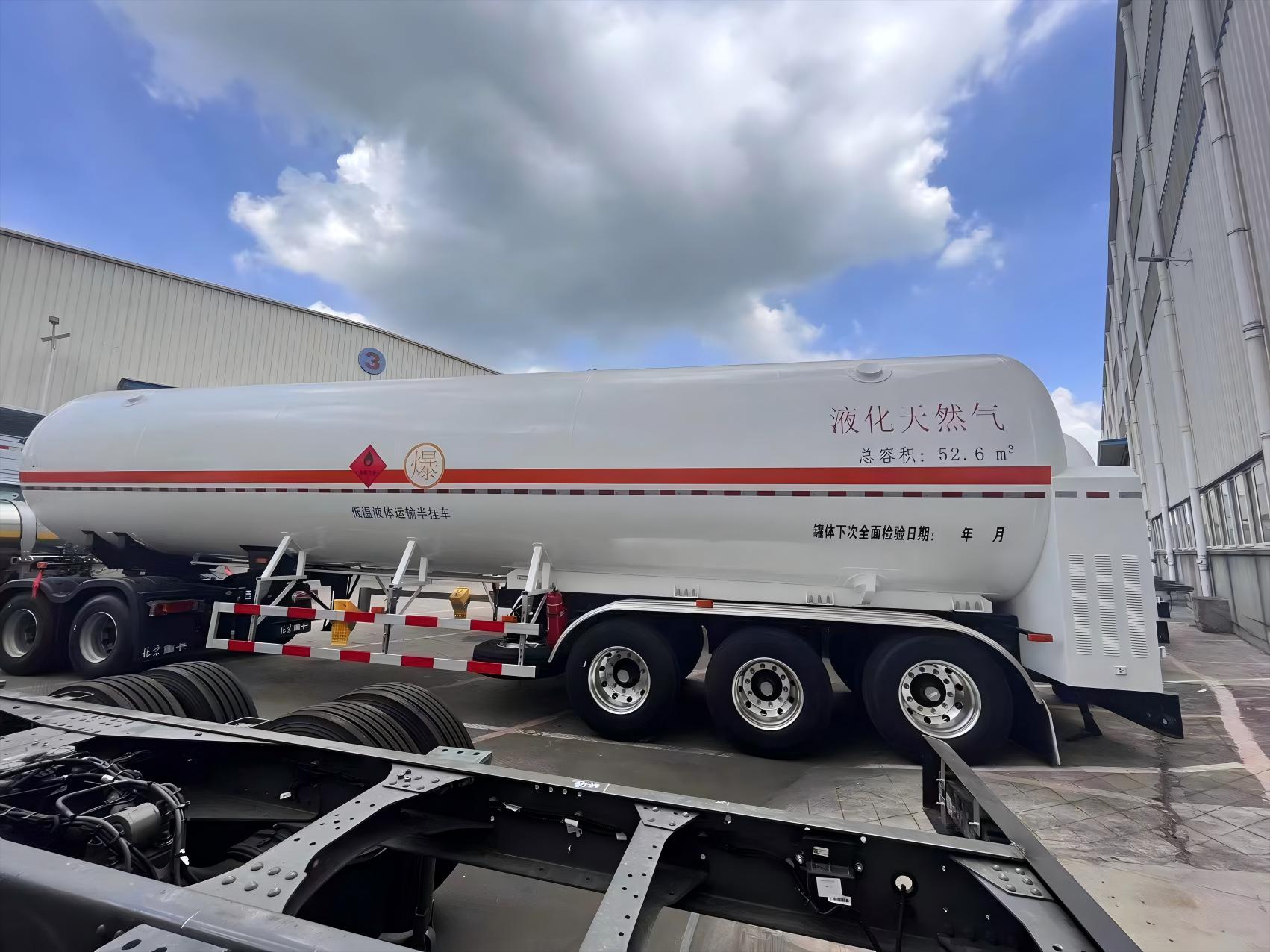 CIMC S30408 Q345R 3 Axles 13200*2540*4000mm total capacity 52.6cbms air suspension Yosts landing leg 50# traction pin LNG Tanker