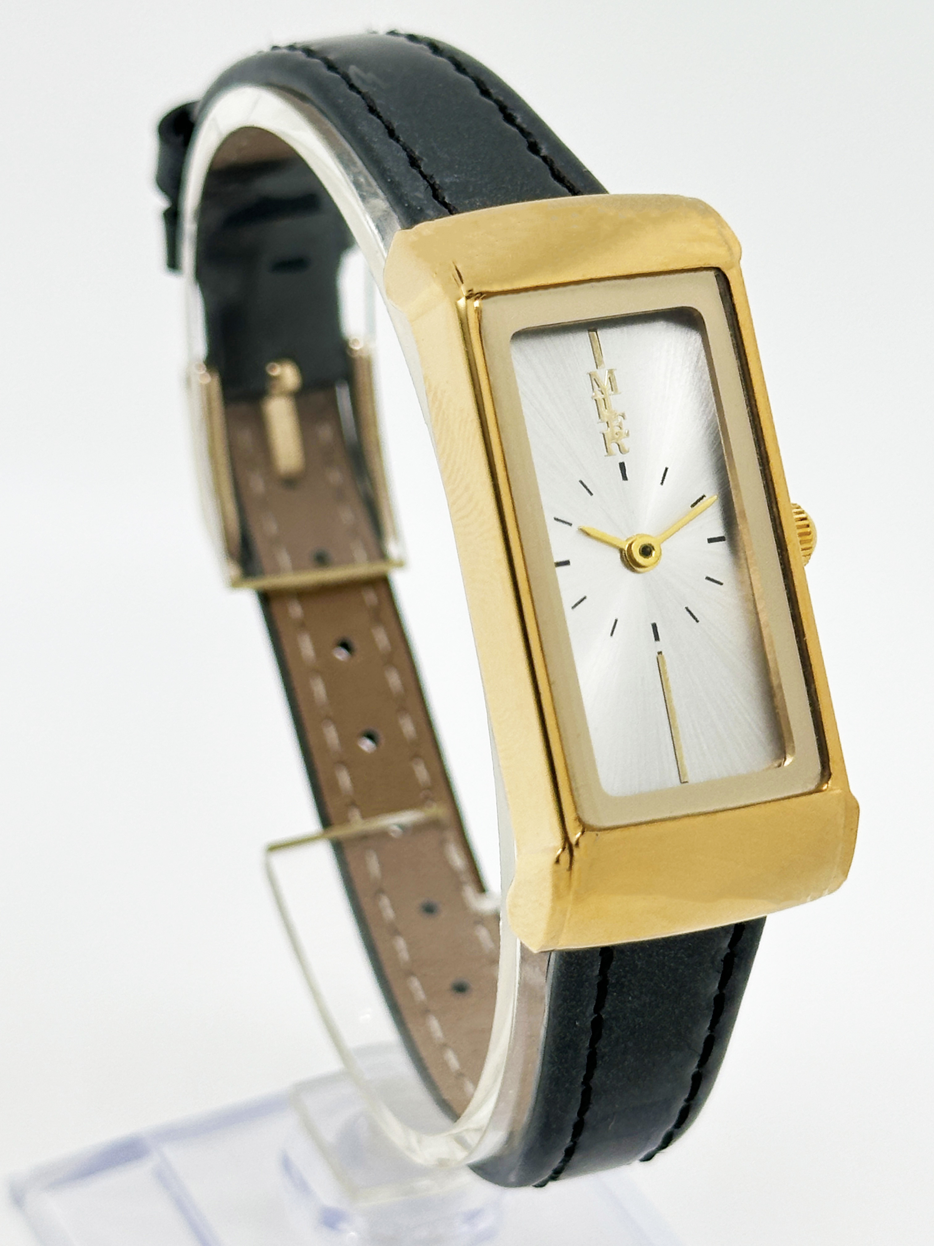 Scratch Resistant Elegant Womens Quartz Watch With Luminous Hands And Buckle Clasp