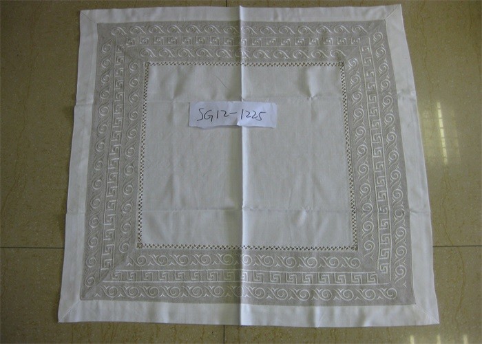 Elegant Pattern Natural Linen Tablecloth Hand Washing Better With 8cm Double Border