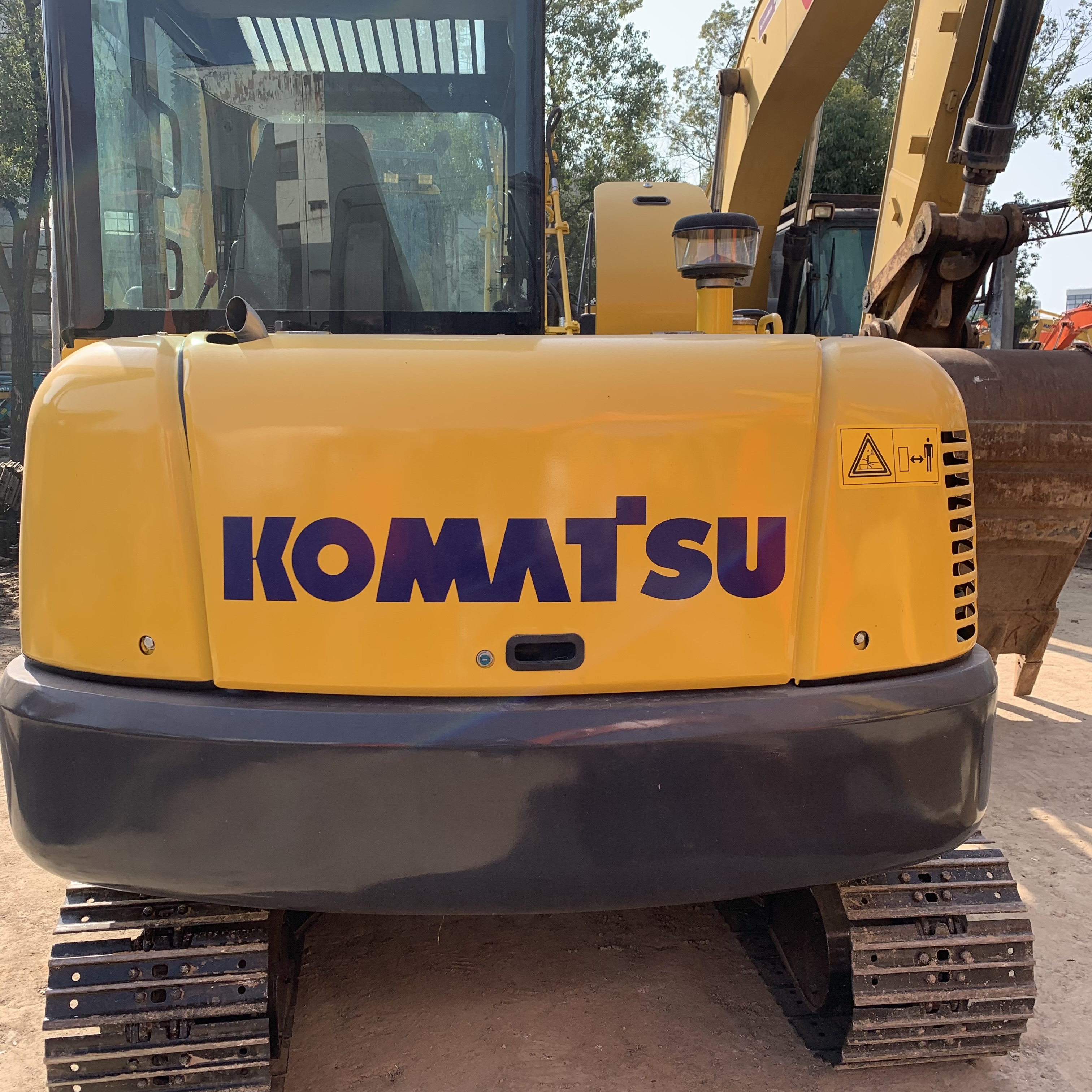 Excavating 5 tons of durable hydraulic track type PC Komatsu 56 second-hand excavator at a low price and selling well
