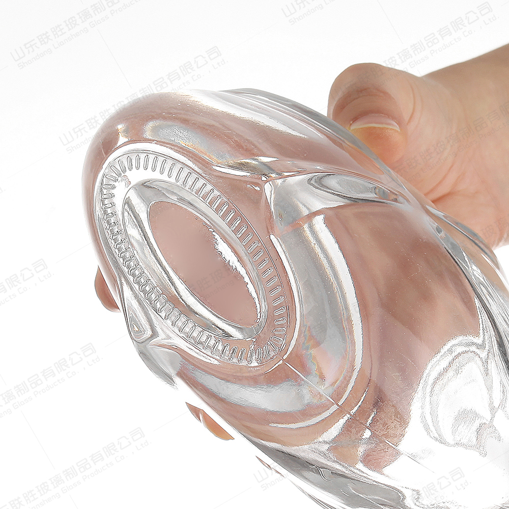 Vodka Hot Stamping Customized 700ml Xo Transparent Glass Wine Bottle with Plastic Lid