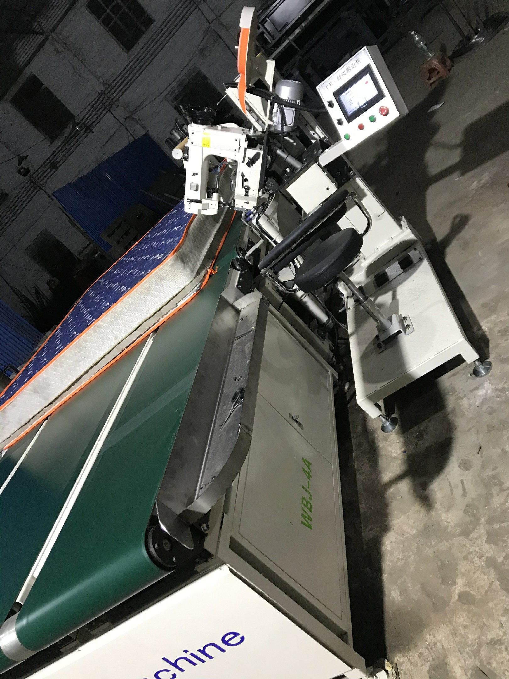 0.7 - 1Mpa 380v Mattress Tape Edge Machine High Performance Adjustable Angle