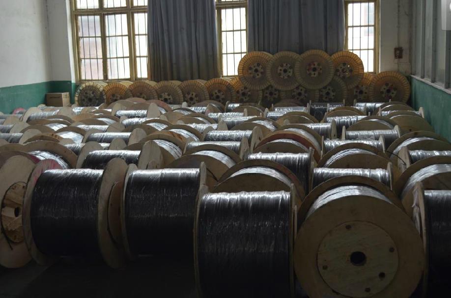 Indoor Bow - type 4 Core fiber Optical FTTH Drop Cable Figure - 8 GJXFH 2km / Drum