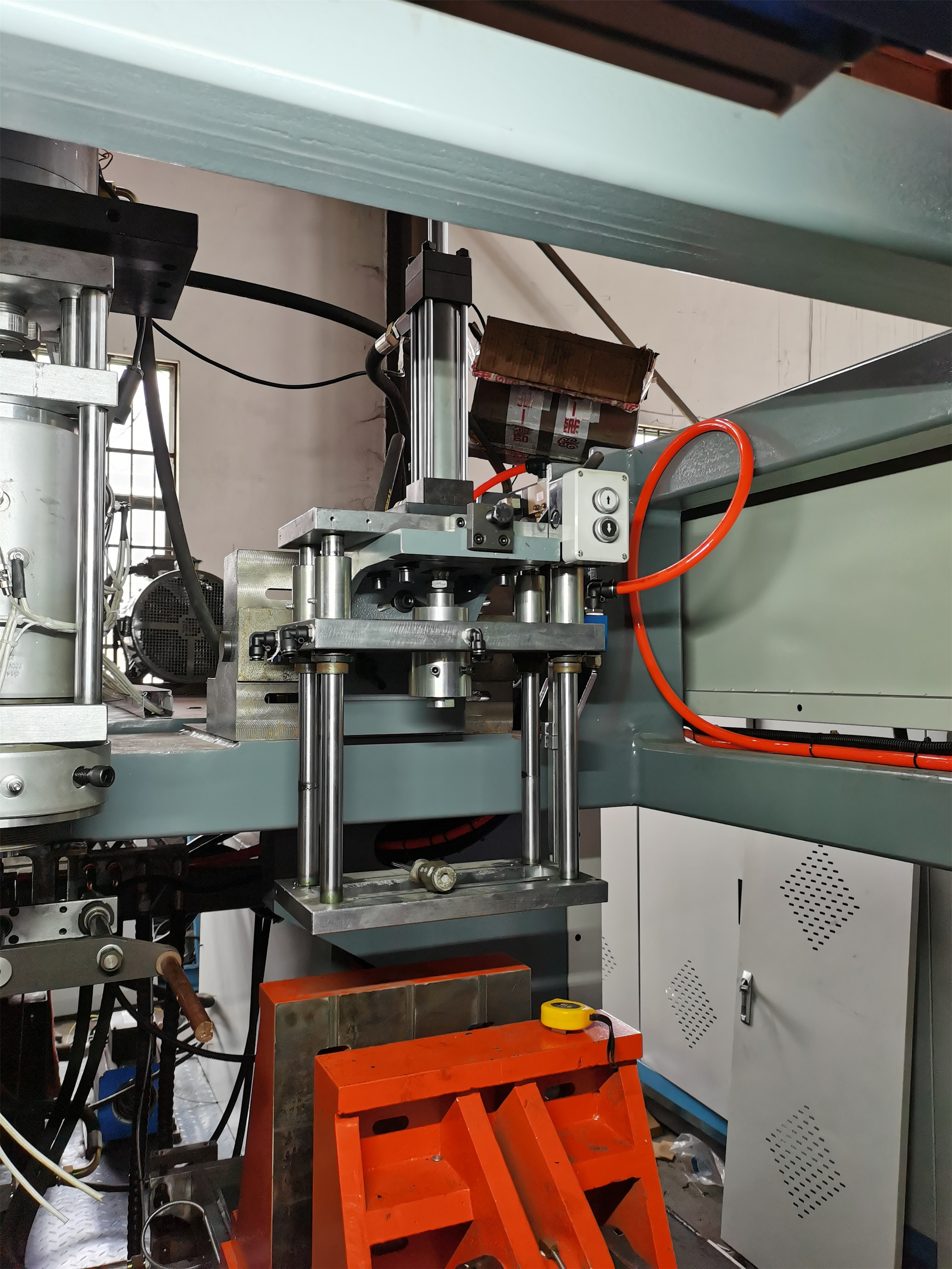 Chemical 10L Automatic PE Bottle Blow Moulding Machine Auto Blowing Machine