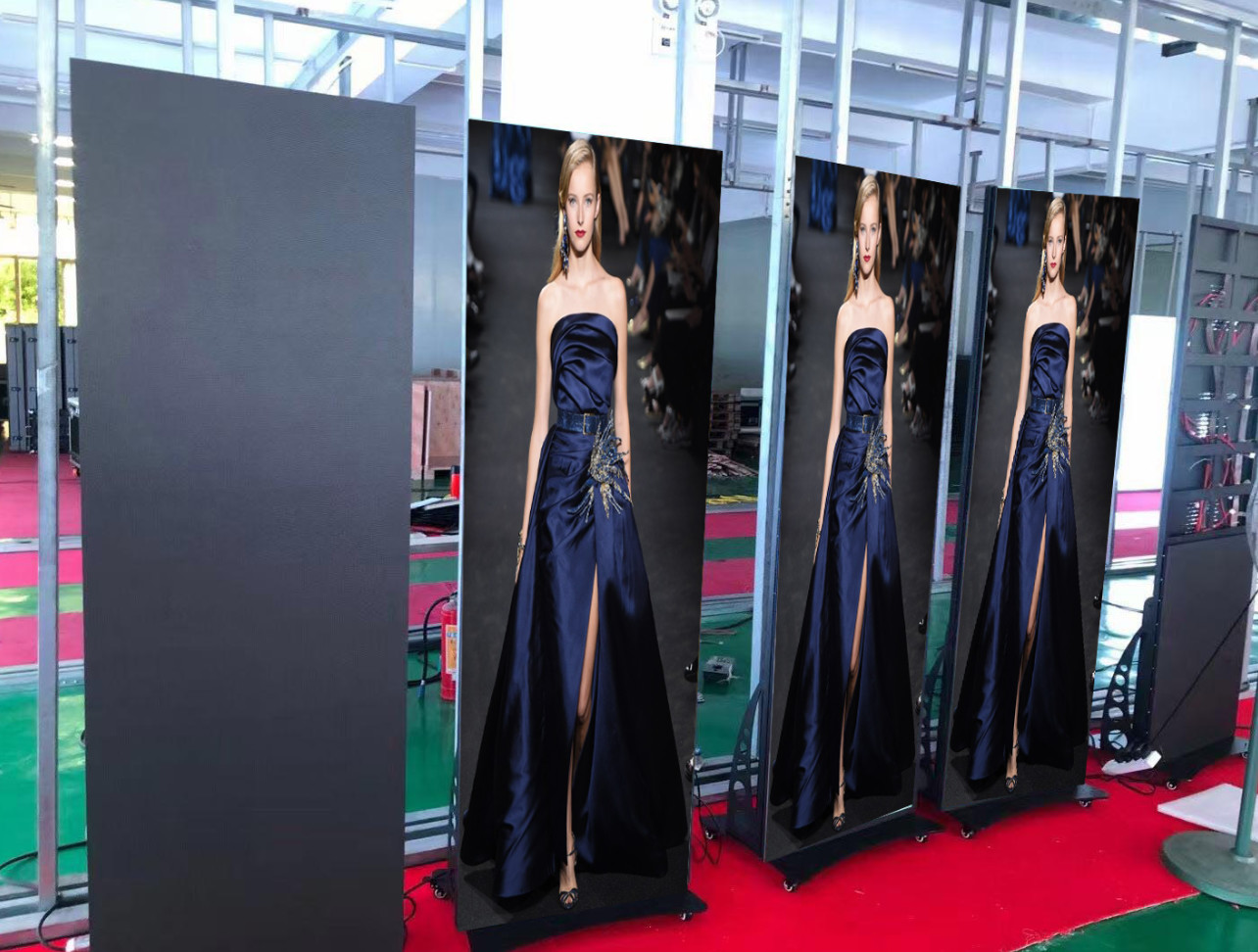 Indoor P2.5 LED Poster Display Promote Goods and Services in Commercial Buildings