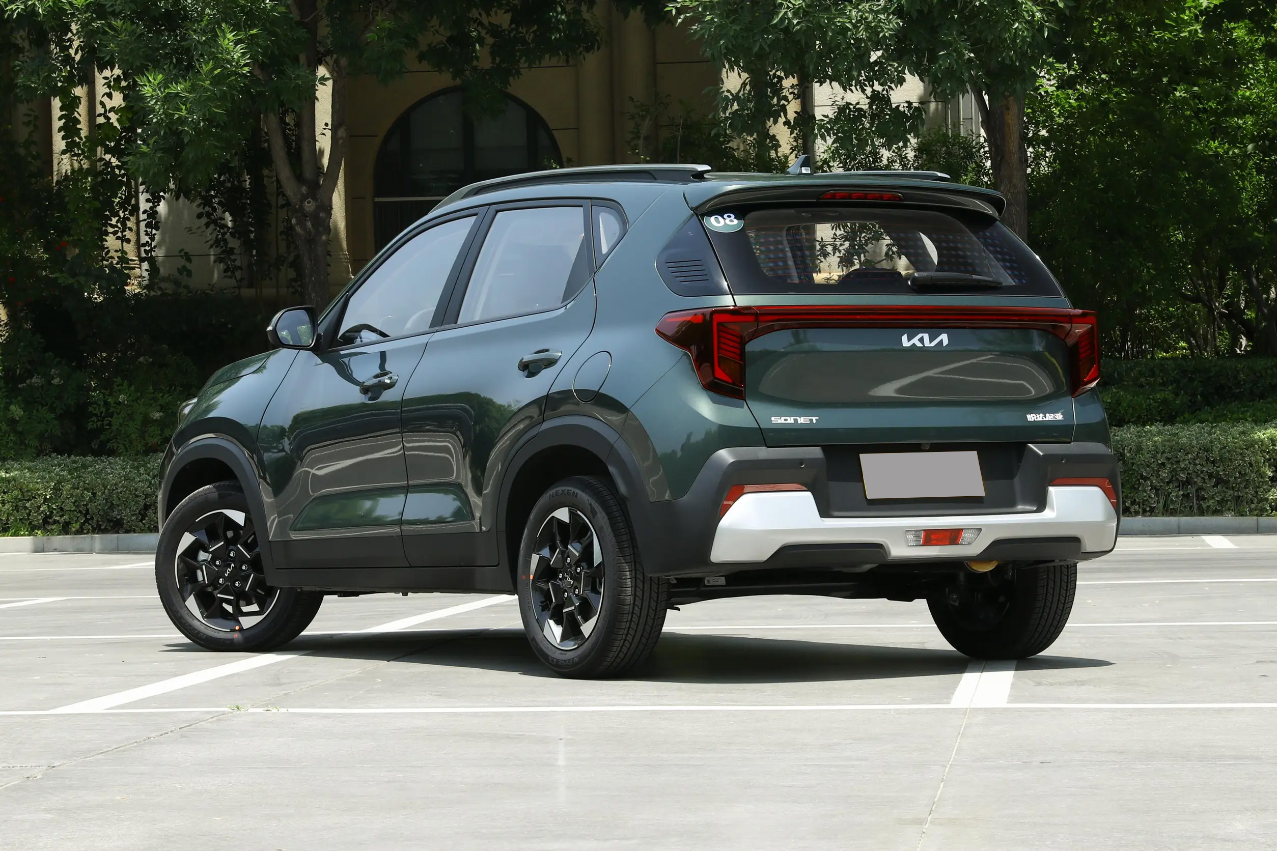 Euro VI Emission Standard Sonet Car Manufactured Small SUV with 5 Seats and Automatic Gear Box