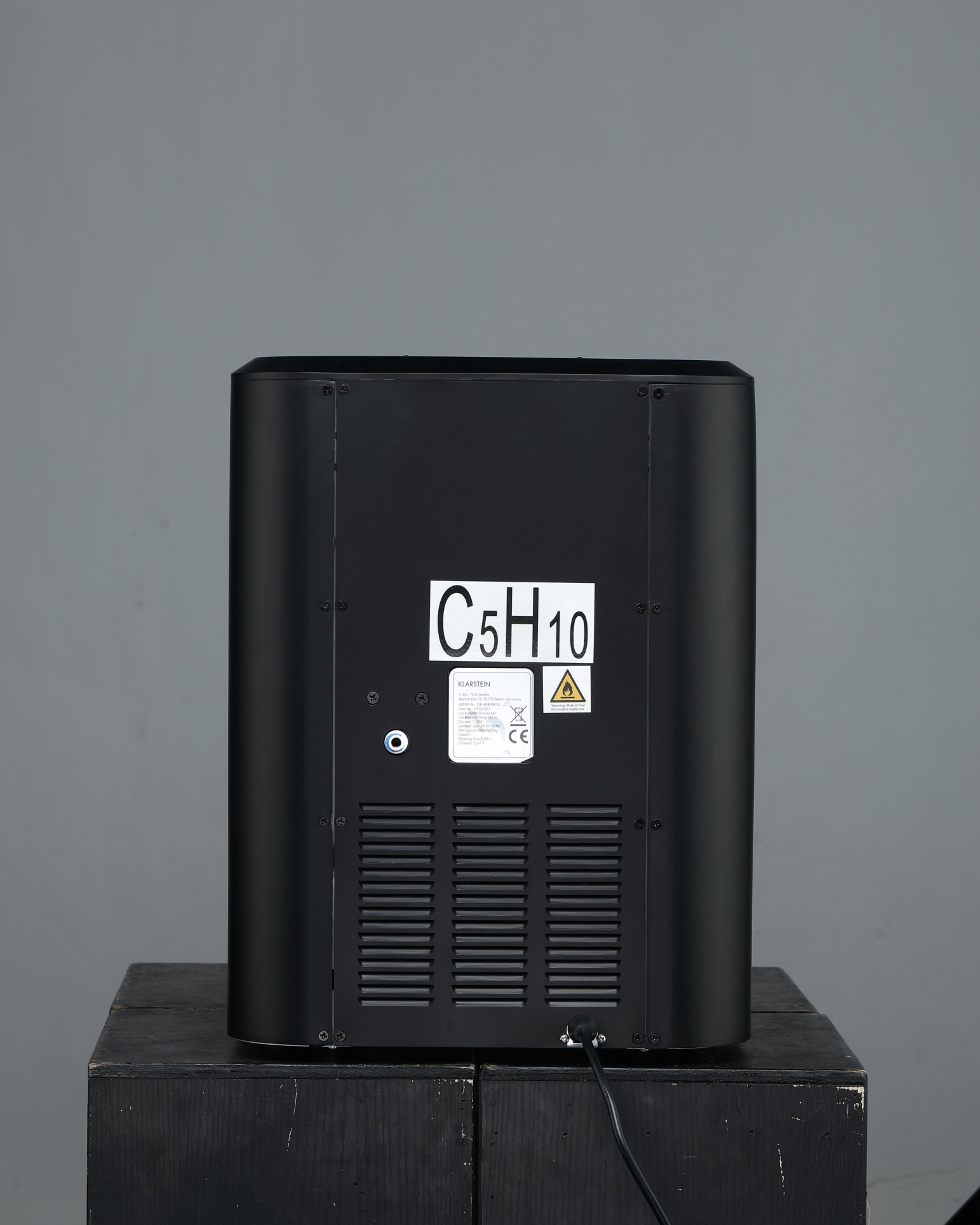 18kg Automatic Mini Countertop Ice Maker with Low Noise Level and 2.0L Water Tank Capacit