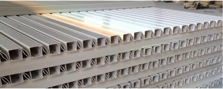 Low Carbon Steel Wire 4mm Poultry Feeding Trough For Chicken Cage