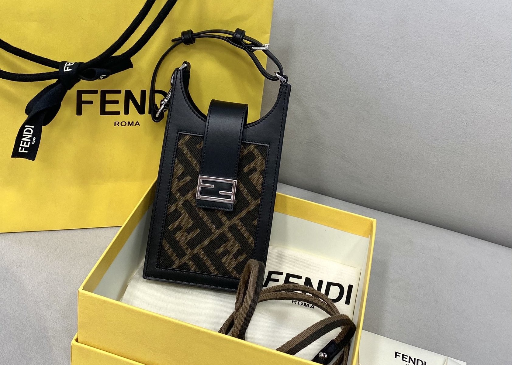 Delicate Small Mobile Phone bag Cotton And Linen Materials And Imported Cow Leather Lovely cross-body bag