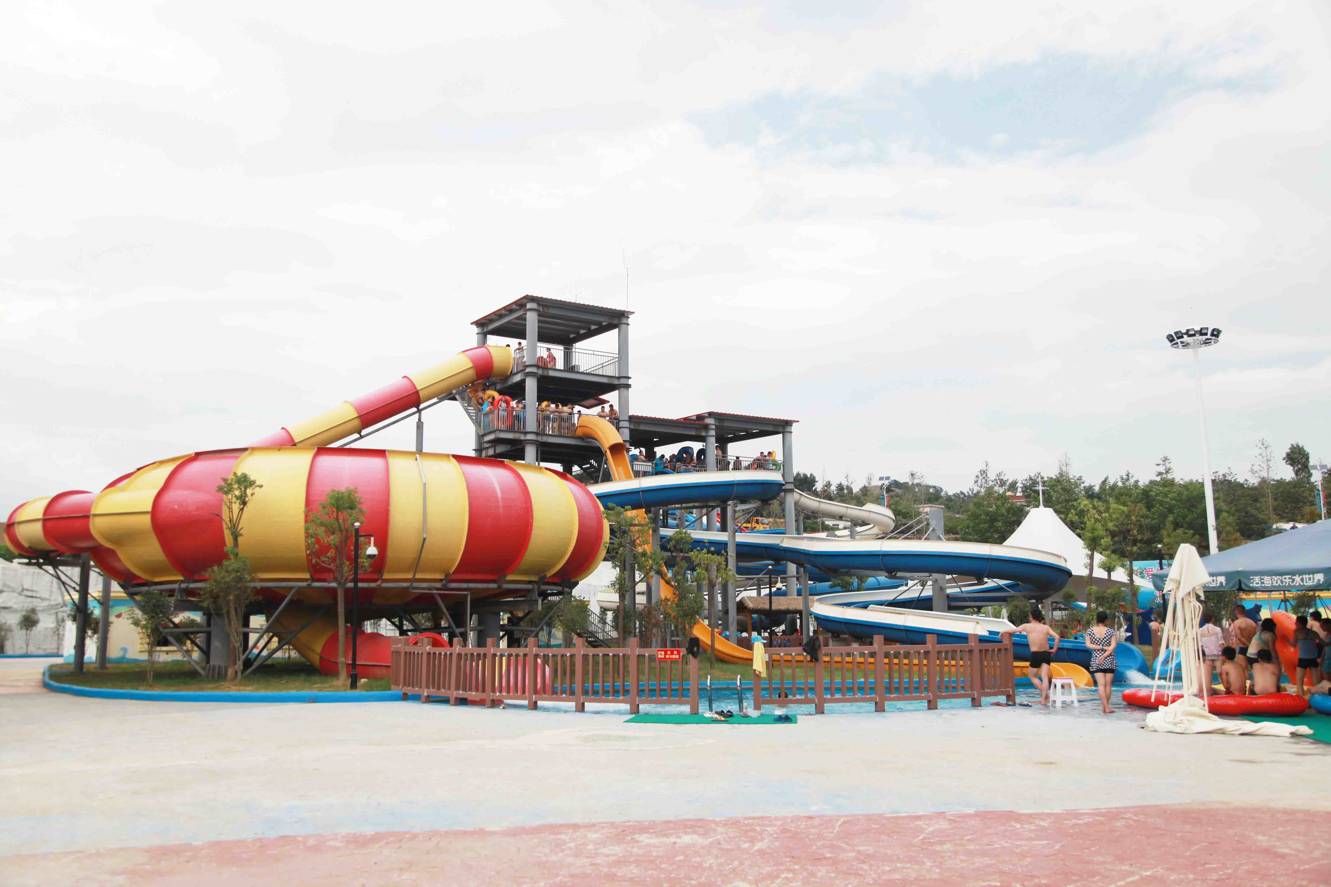Family Games Fiberglass Water Slides 19m Height Waterpark Super Bowl , 32*53m Floor Space for Water Park