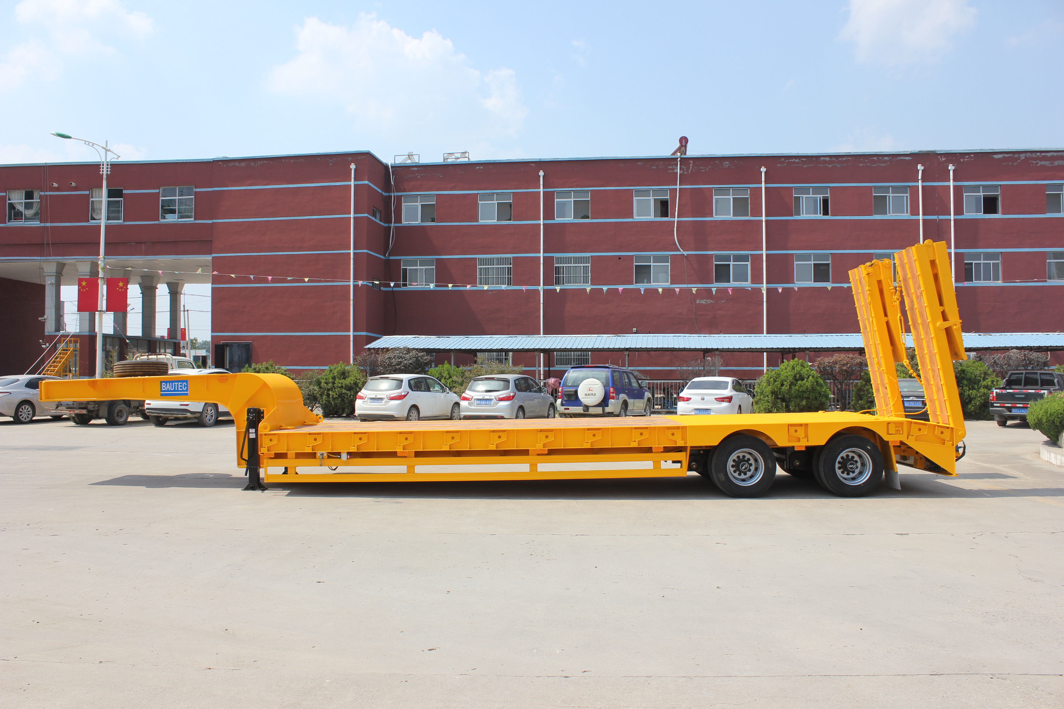 60T Max Payload Steel 2 Axles Lowboy Flatbed Semi Trailer for Long Distance Transport