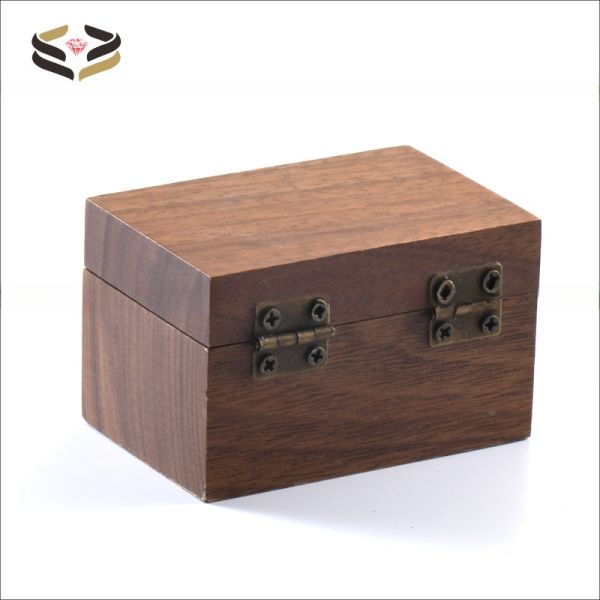Walnut Wooden Ring Box Solid Wood Packaging Boxes Custom Logo 60*40*36mm