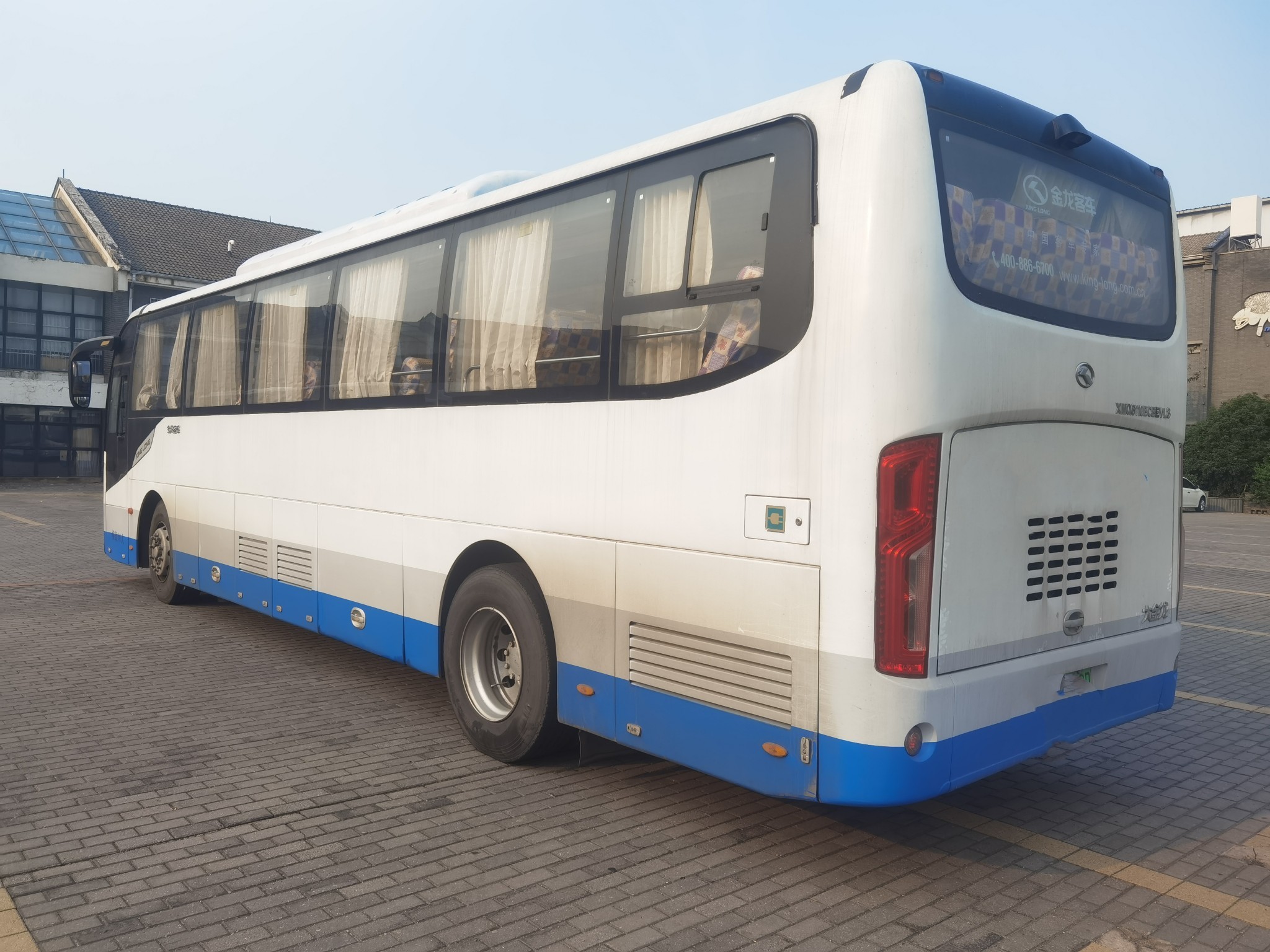 Second Hand Tourist Bus Kinglong Brand 48 Seats Coach XMQ6110 Electric