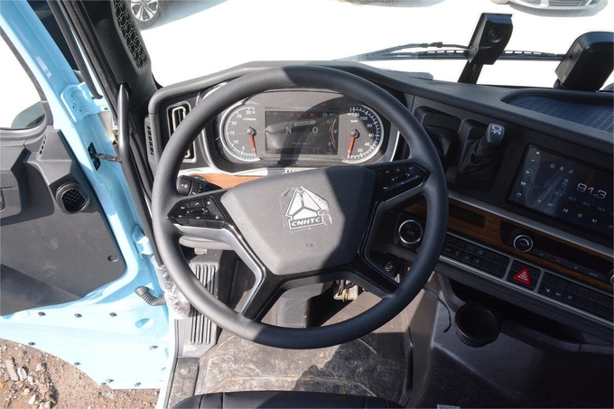 Howo Tractor Truck National VI 6X4 AMT Automatic Rear Double Axle Rear Eight Wheels 570HP