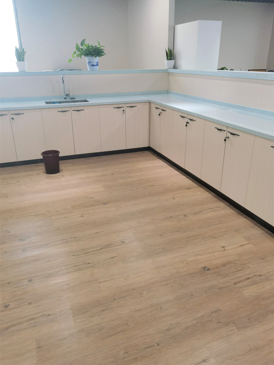 5mm Wood Grain SPC Flooring Unilin Click Beach Sunset Burlywood Eco Friendly GKBM MJ-W6003