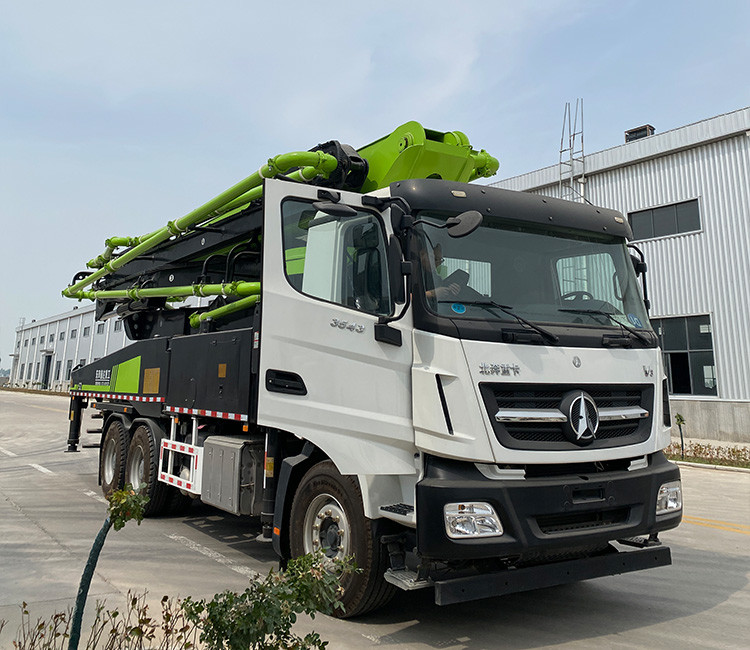 Weichai / Commins Engine Safe Pump Concrete Truck For Urban Planning And Construction Needs