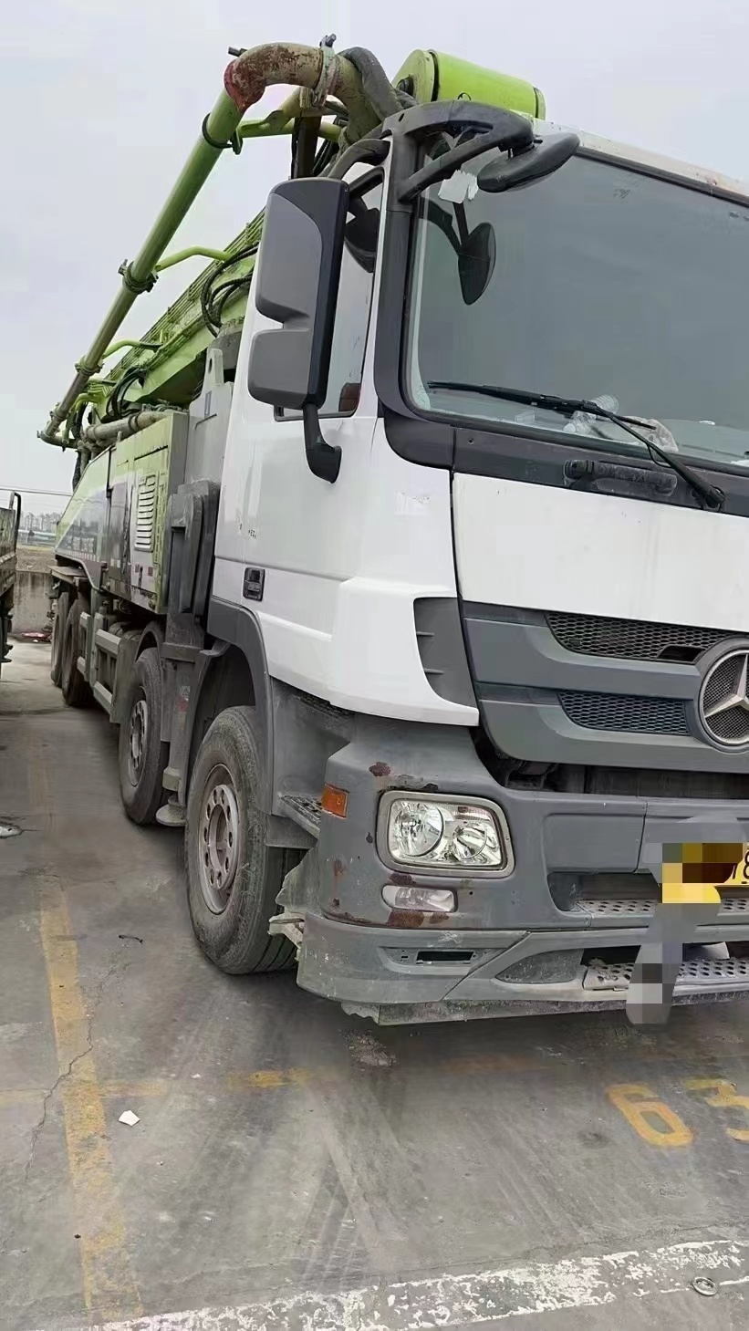 90% Near New 2019 Zoomlion Super Long Boom Pump Mounted Concrete Pump on Benz Chassis Factory Directly Sale