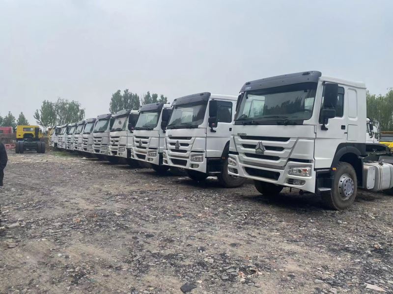 Fast Air Suspension 10 Wheels Heavy Truck 12 Seater Truck Tractor with Rear Camera None and Steering Left from Sinotruck