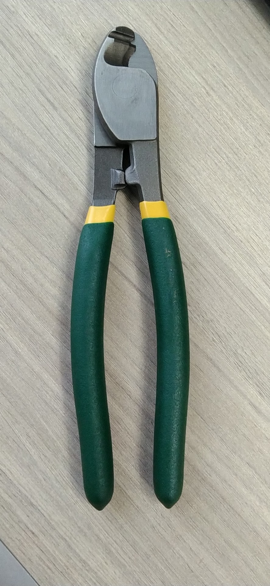 Cable shears, high carbon steel, PVC handle, clamp taste should be quenched, (6,8,10 inches)
