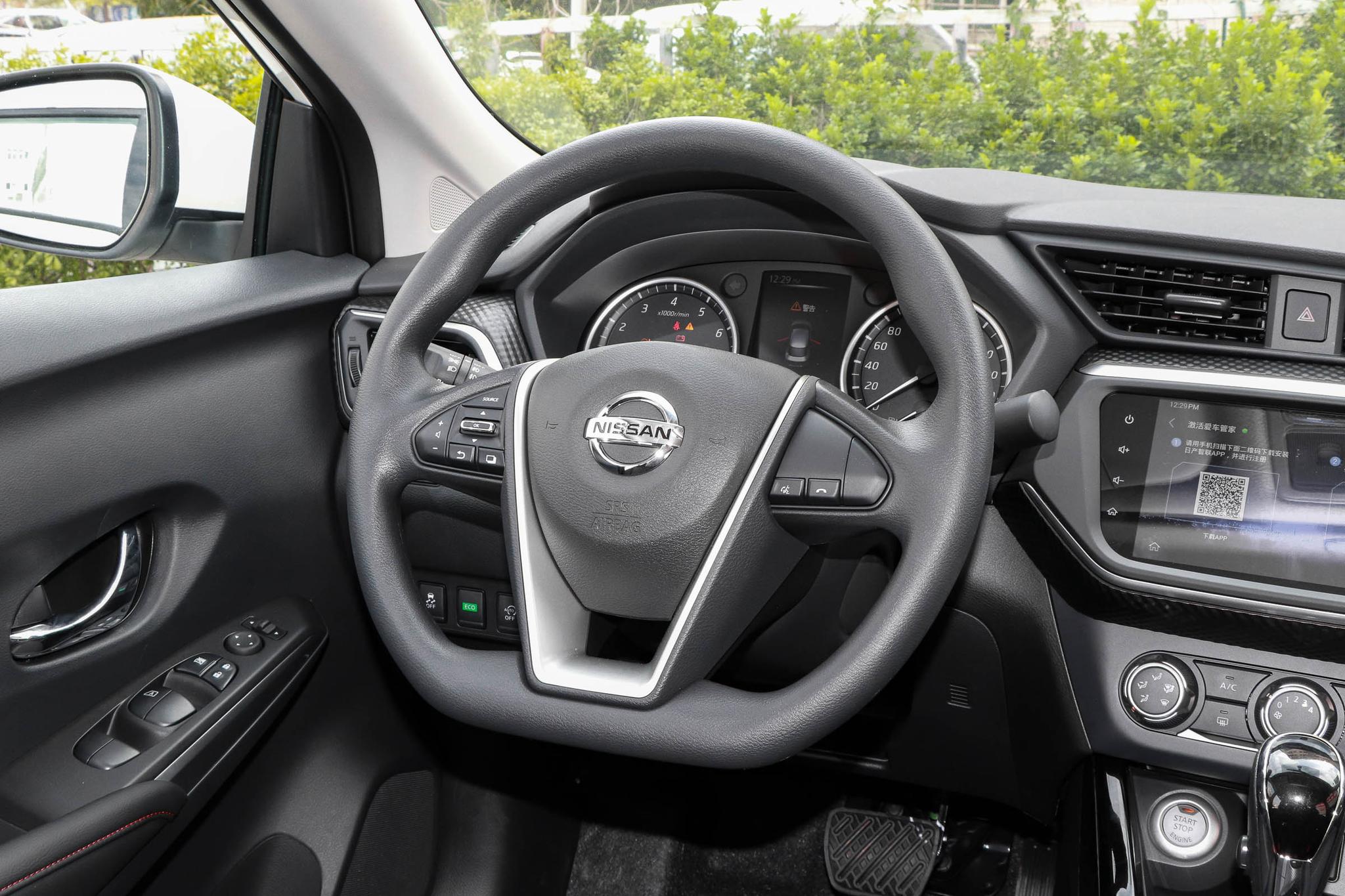 Gasoline Left Hand Dongfeng Nissan LANNIA 185 High Speed 4-door 5-seater Hatchback Used Car