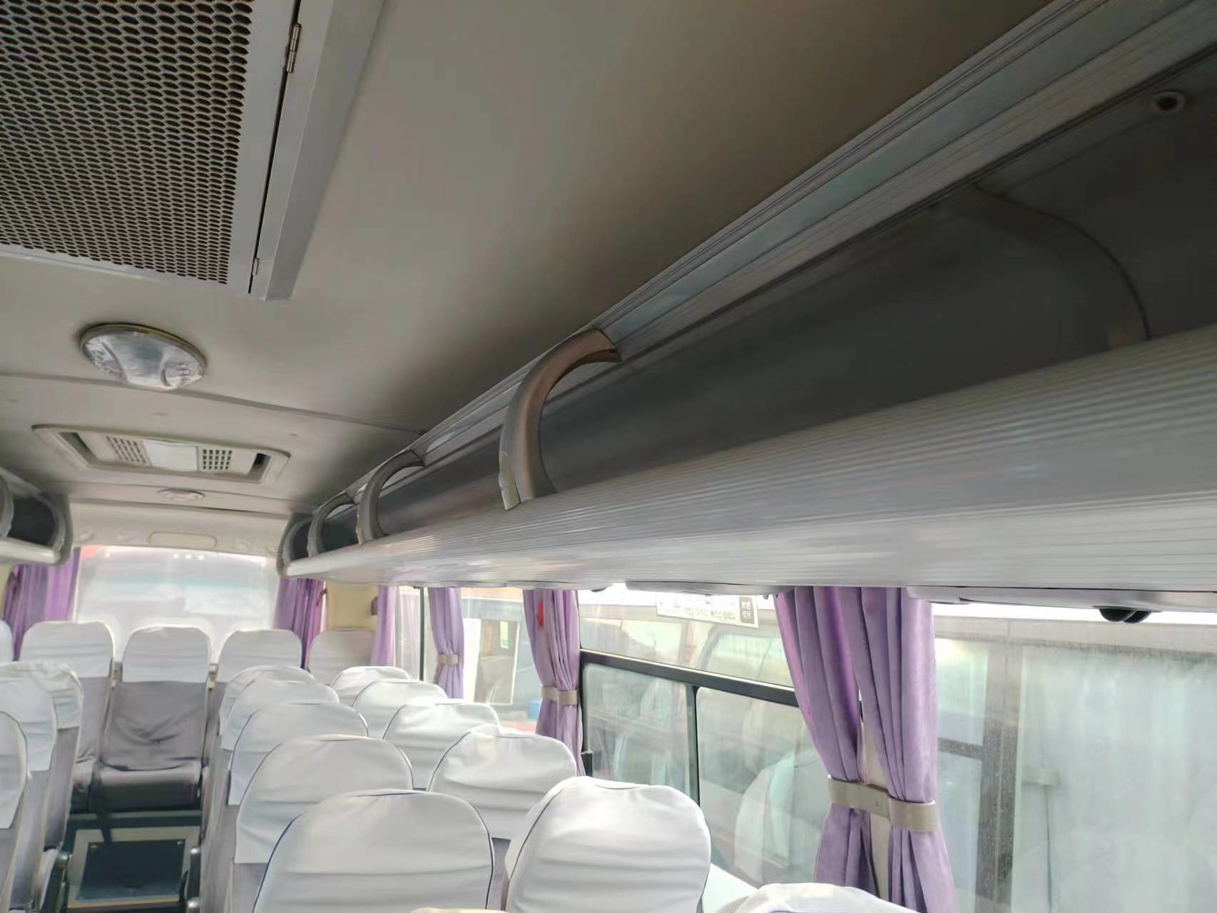 39 Seats YUTONG Bus ZK6888 Used Diesel Bus 2nd Hand Coach Euro III Emission Luggage Rack