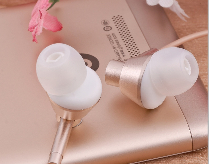 HZD1813E Wholesale design oem premium hands free wired earphone Sensitivty:108±3dB at 1KHz,6mW