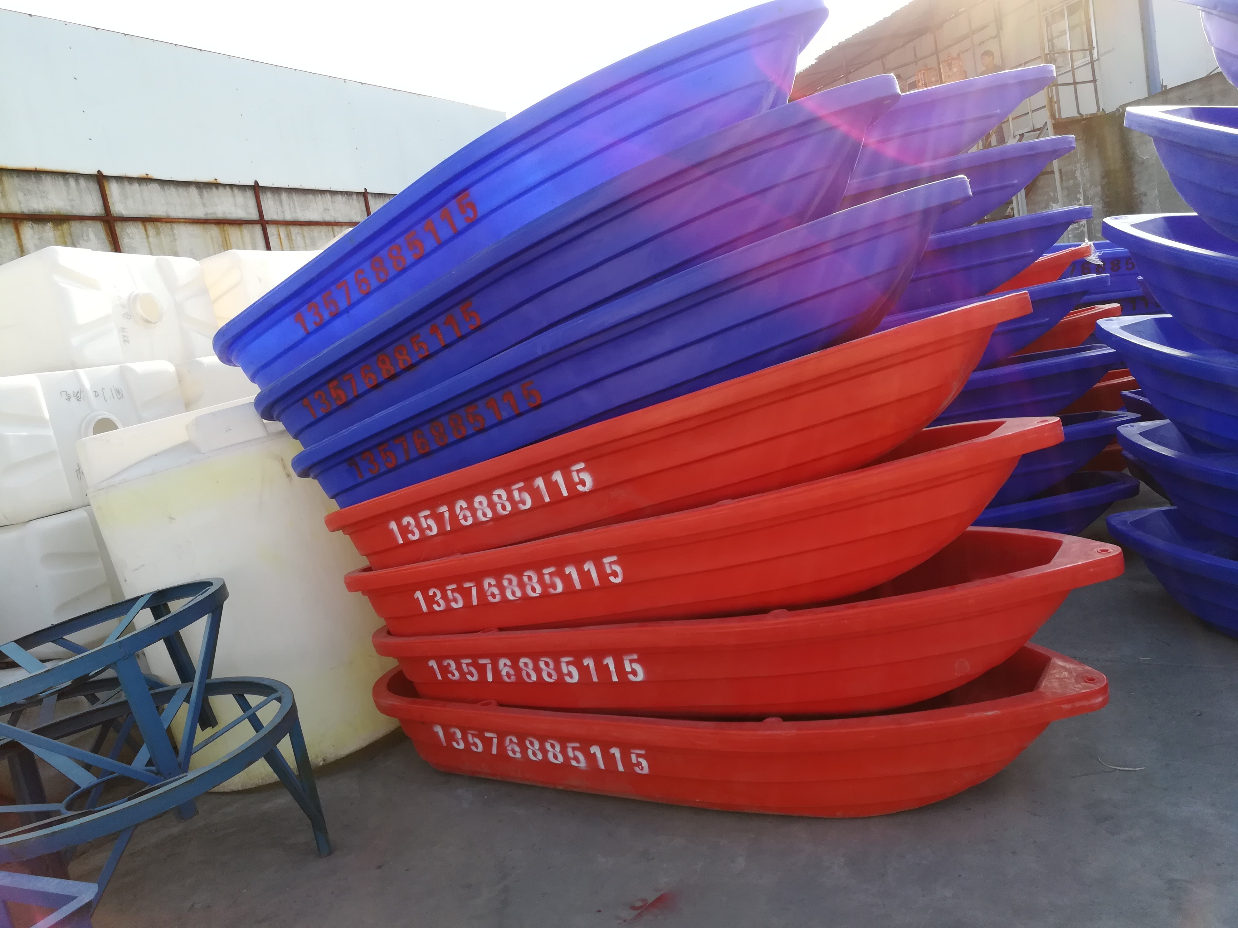 Lightweight 4 Persons Plastic Rowing Boat For Fishing / Rowing Rotomoulded A3M