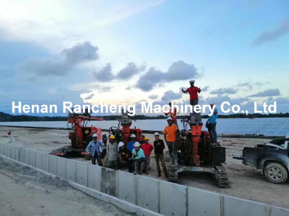 Hydraulic Ramming Solar Pile Driver Equipment 88KW Yuchai Engine 20 - 100m Bore Depth