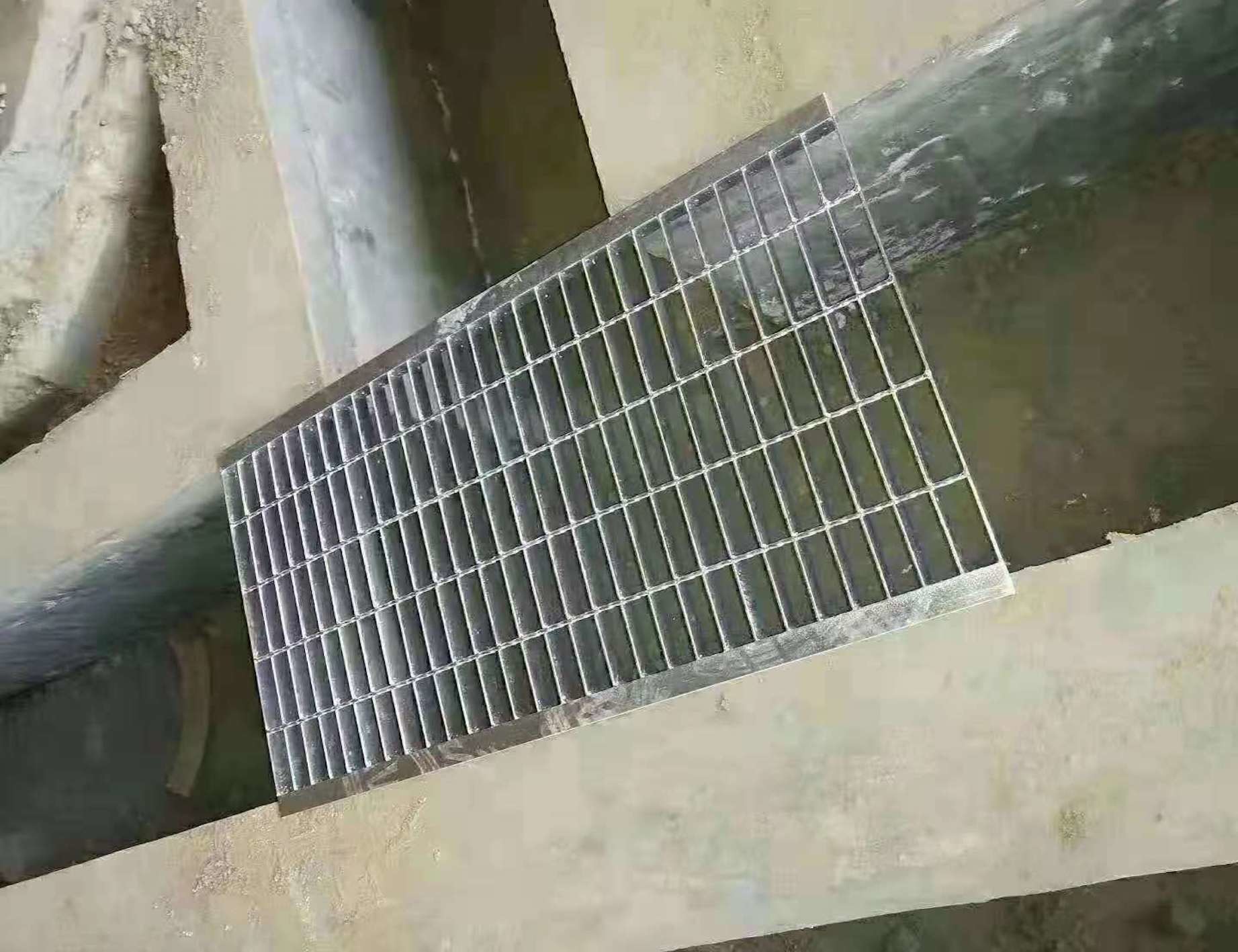 Dissipate Heat 100mm Metal Mesh Grating 304 Stainless Steel Gratings