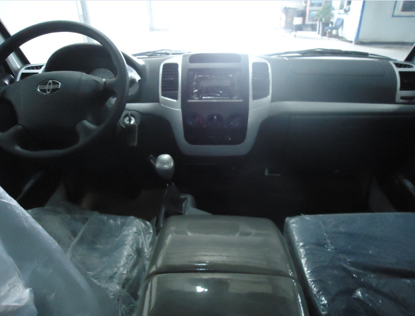 High Bearing Capacity Luxurious White Mini Bus Van With Air Bag