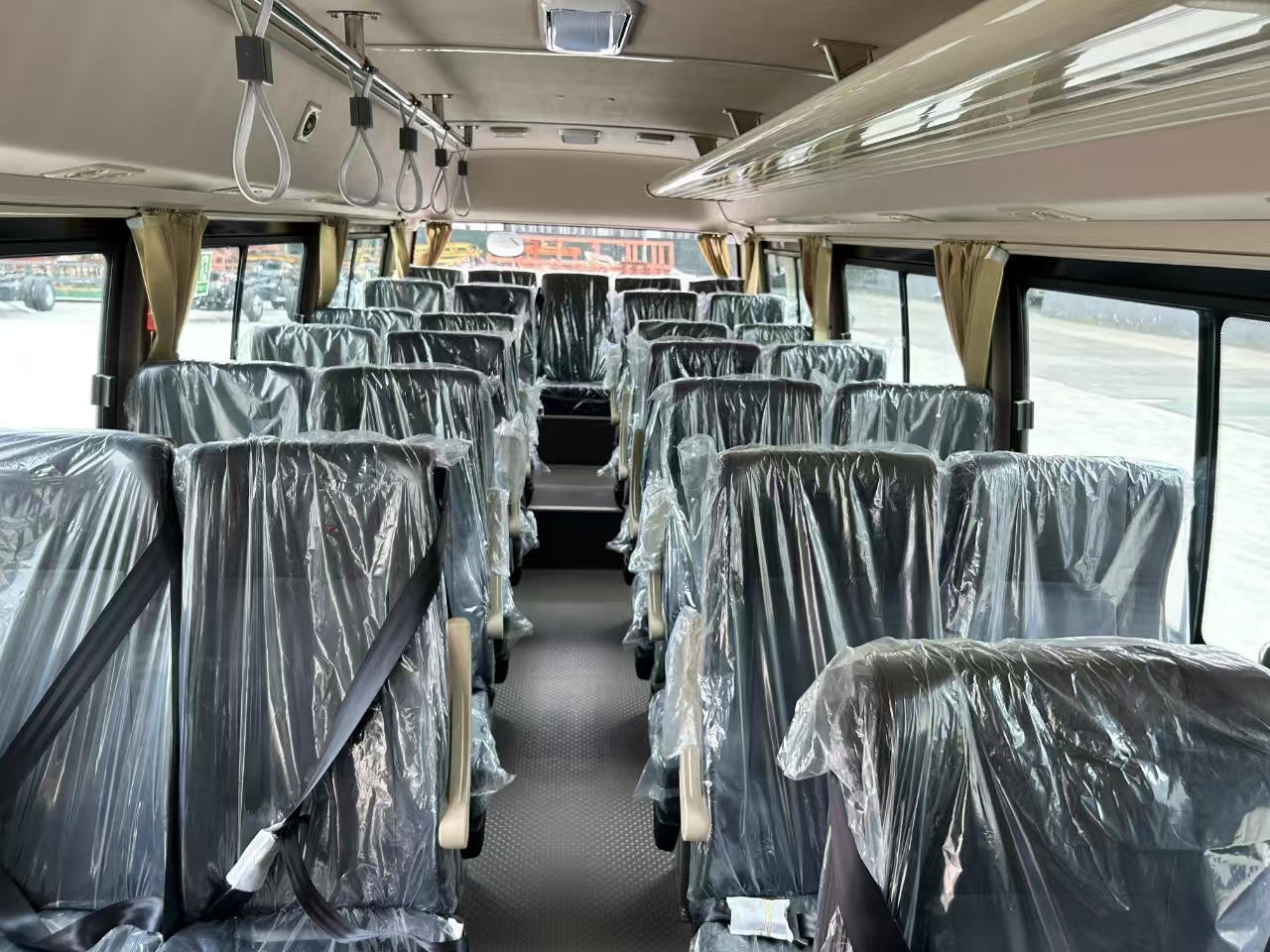 China Minibus 30 Seats Cummins Engine Diesel A/C New LHD Euro 2 Emission Use In Ghana