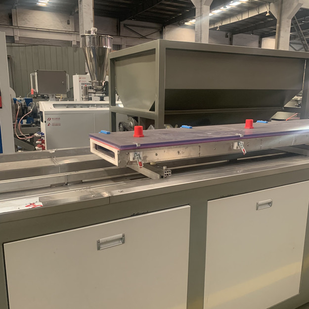 250mm 400kg/H WPC Profile Production Line Twin Screw Extruder