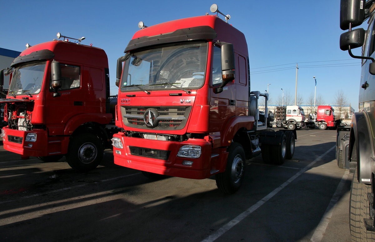 Left Hand Driving 4x2 Beiben Tractor Truck Perfect Heavy Construction Truck 6X4 Truck