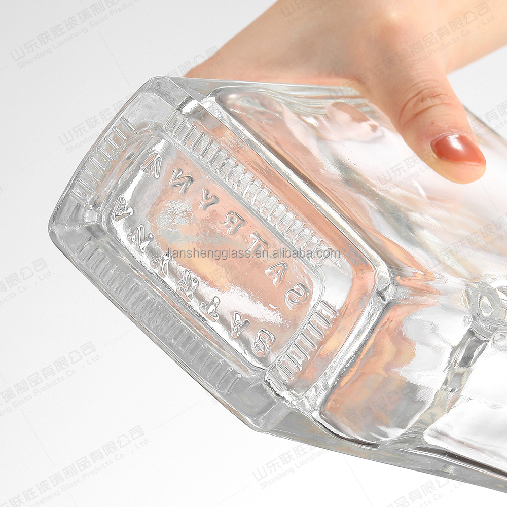 Customized Bottle Color Whisky Liquor and Wine Square Glass Bottle with Cap in Custom Size