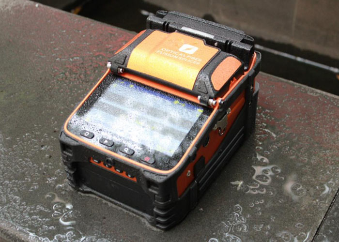 FTTH Fiber Optic Splicing Machine With Built In Visual Fault Locator