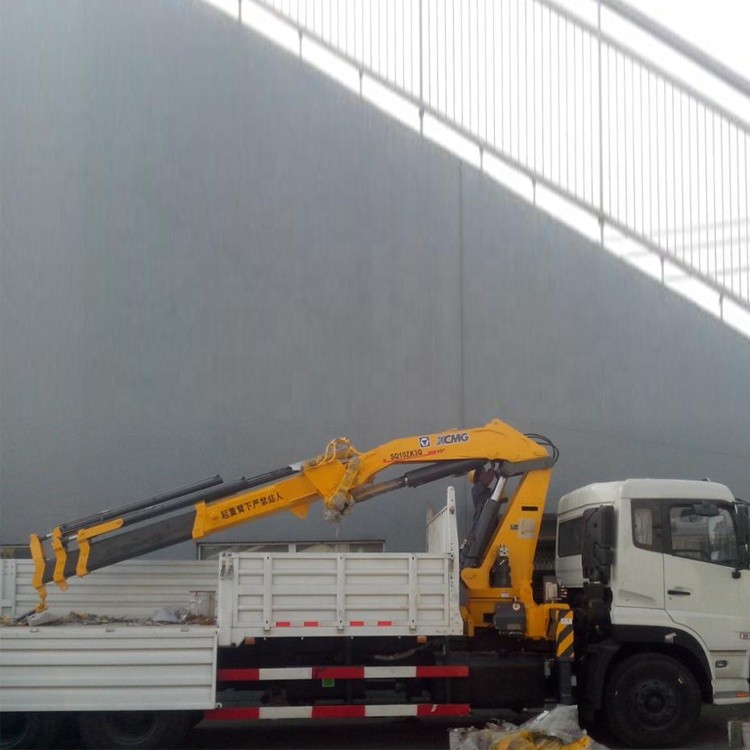 SQ10ZK3Q 10T Truck Mounted Knuckle Boom Cranes With Folding Arm 160L Oil Tank