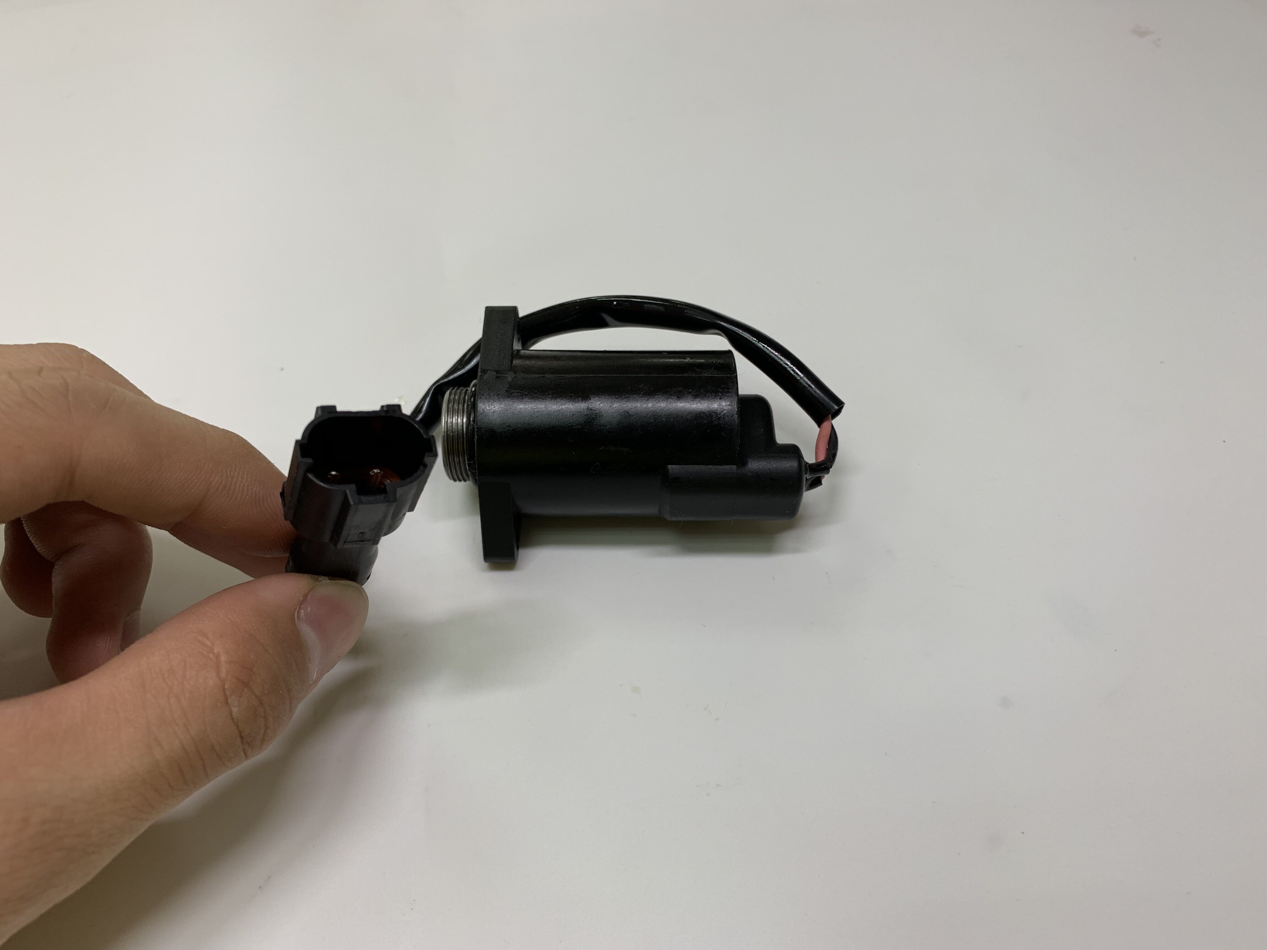 SH210-5 SH200-5 SH350-5 SH350-3 Solenoid Valve LL001140 for Excavator Spare Parts