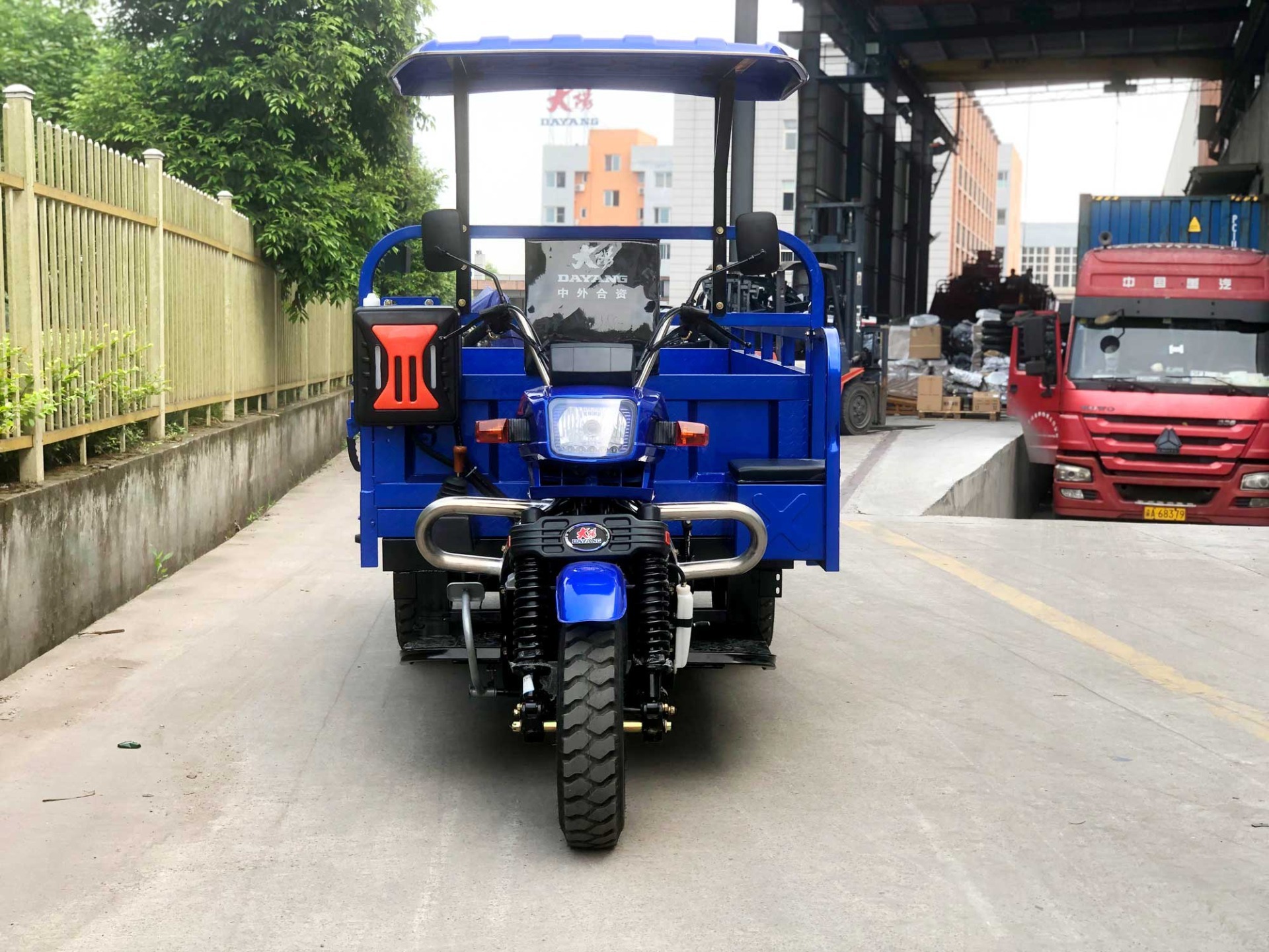300CC/350CC Motorized Cargo Trike Motorcycle for Heavy Loading Made in Three Wheel 12V