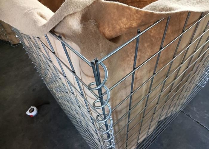 76.2x76.2mm Hole Size Army Bastion Protective System Steel Wire Mesh Panels Heavy-Duty and Zn Coated Surface