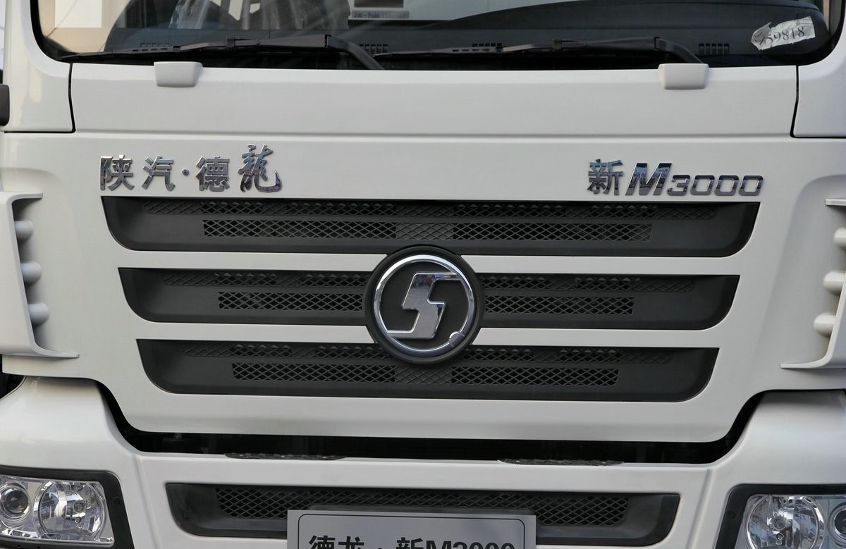Strong And Rigid Howo Oil Tank Trucks For Integral Load Bearing Structure