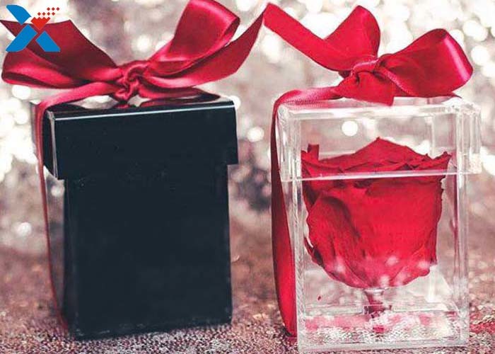 Custom Luxury Clear Acrylic Flower Box 9 * 9 * 15cm 7 * 7 * 10cm Light Weight