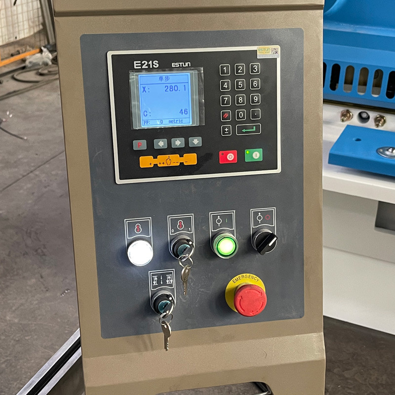 3200mm Guillotine Cutter 6mm Hydraulic Guillotine Shearing Machine With Pneumatic Support Rack