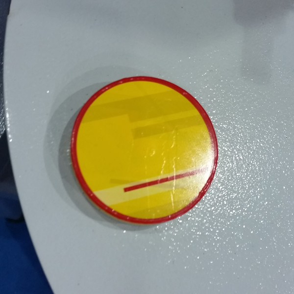 automatic plastic lids caps pneumatic hot stamping machine with conveyor