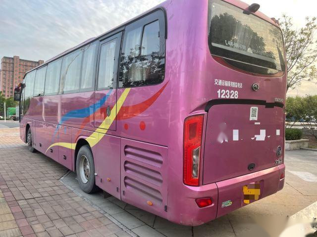 Used Tour Bus Model XMQ6113 51 Seats Steel Chassis Yuchai Engine Euro IV 270kw