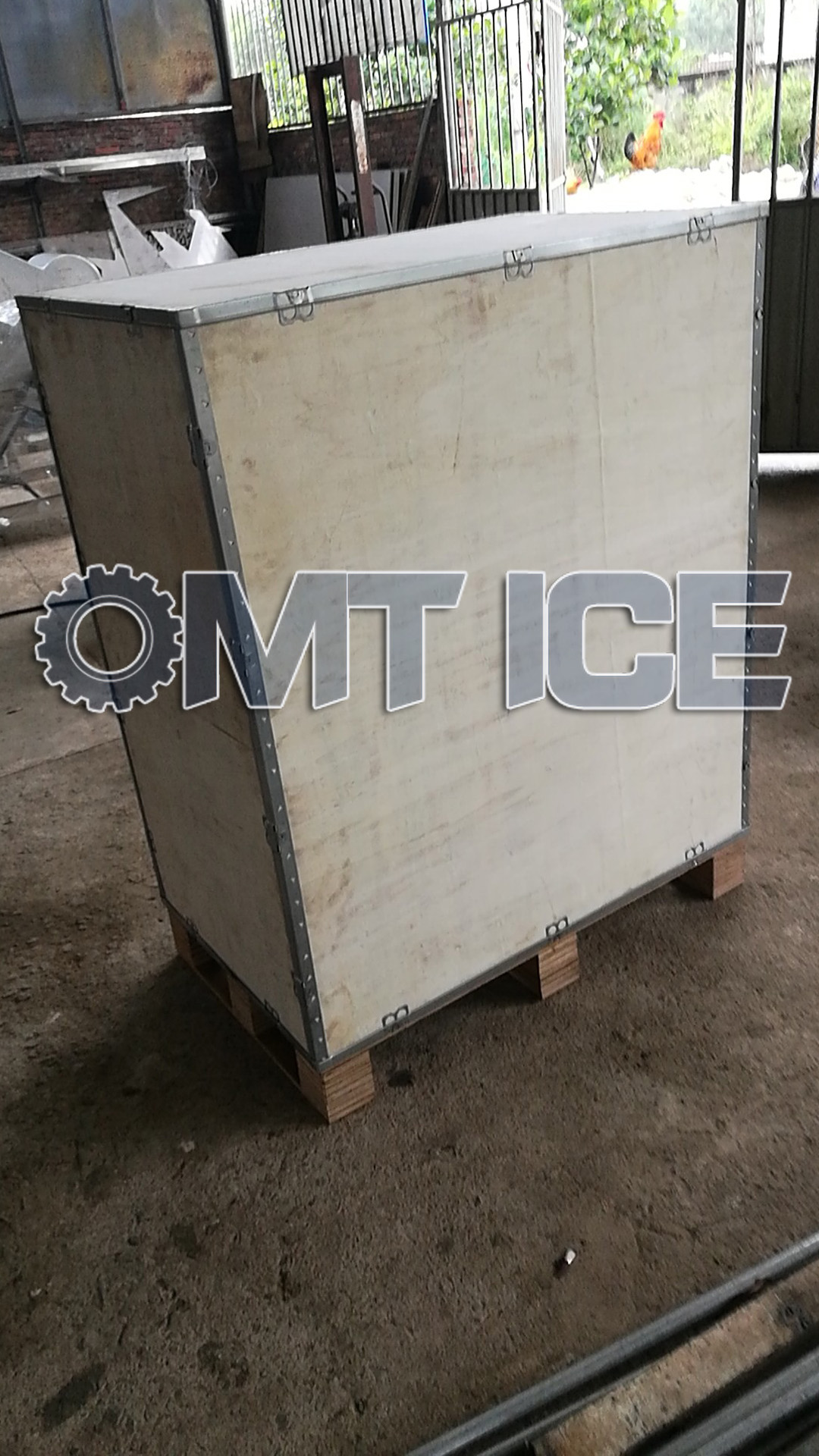 Electric Stainless Steel Ice Crushing Machine for Round Ice Block 10-100ton/24hrs Performance