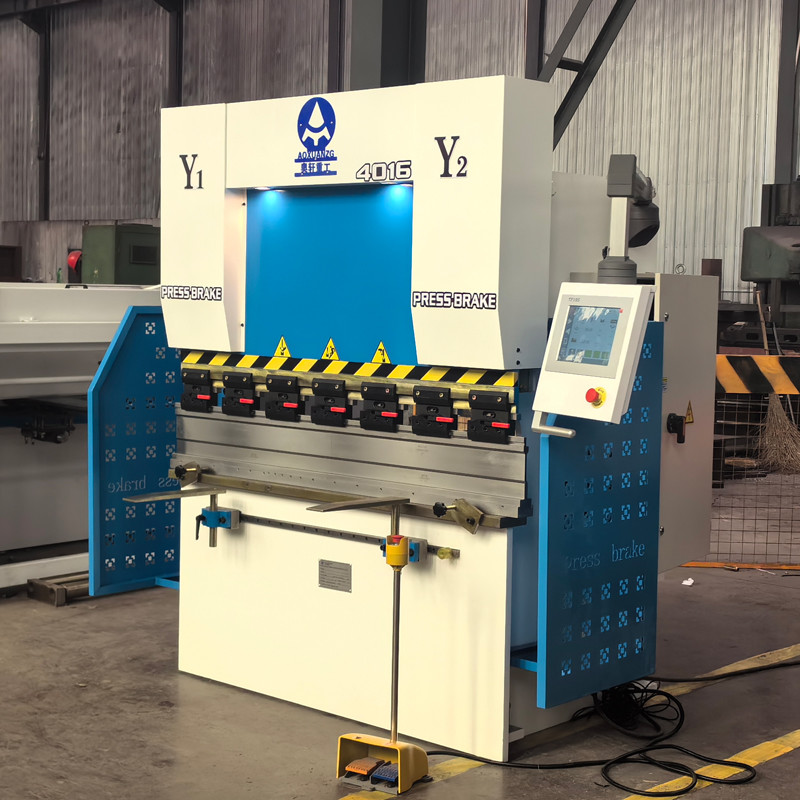CNC Servo Press Brake Hydraulic Press Brakes 2500mm Worktable Sheet Metal Bending
