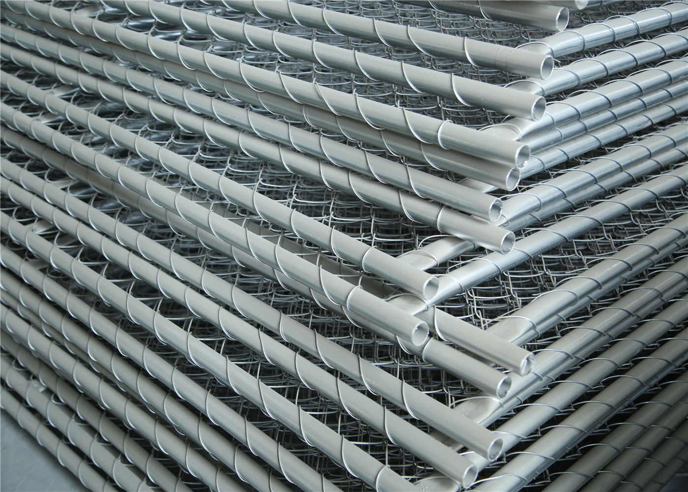 6'x12' height 1830mm x 3650mm width temporary construction fence panels outer tubing 1¼"32mm spacing 57mm x 57mm