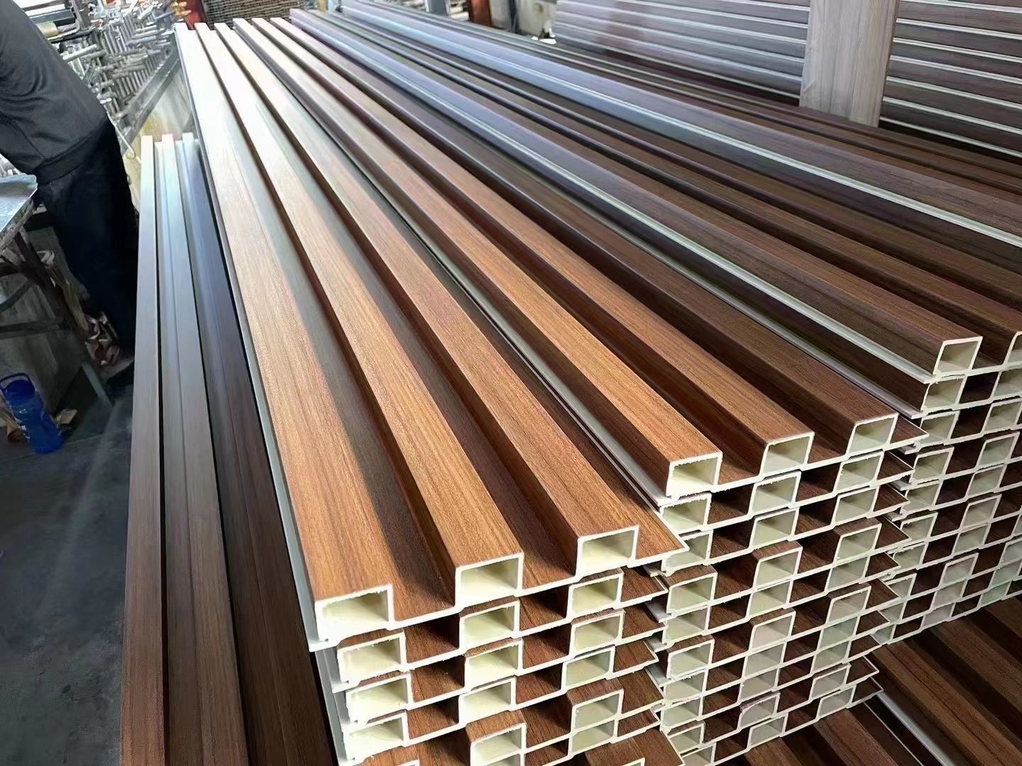 Easy Install Walnut Color Eco Wood Laminate Decorative Wall Cladding 155*9 WPC Panels